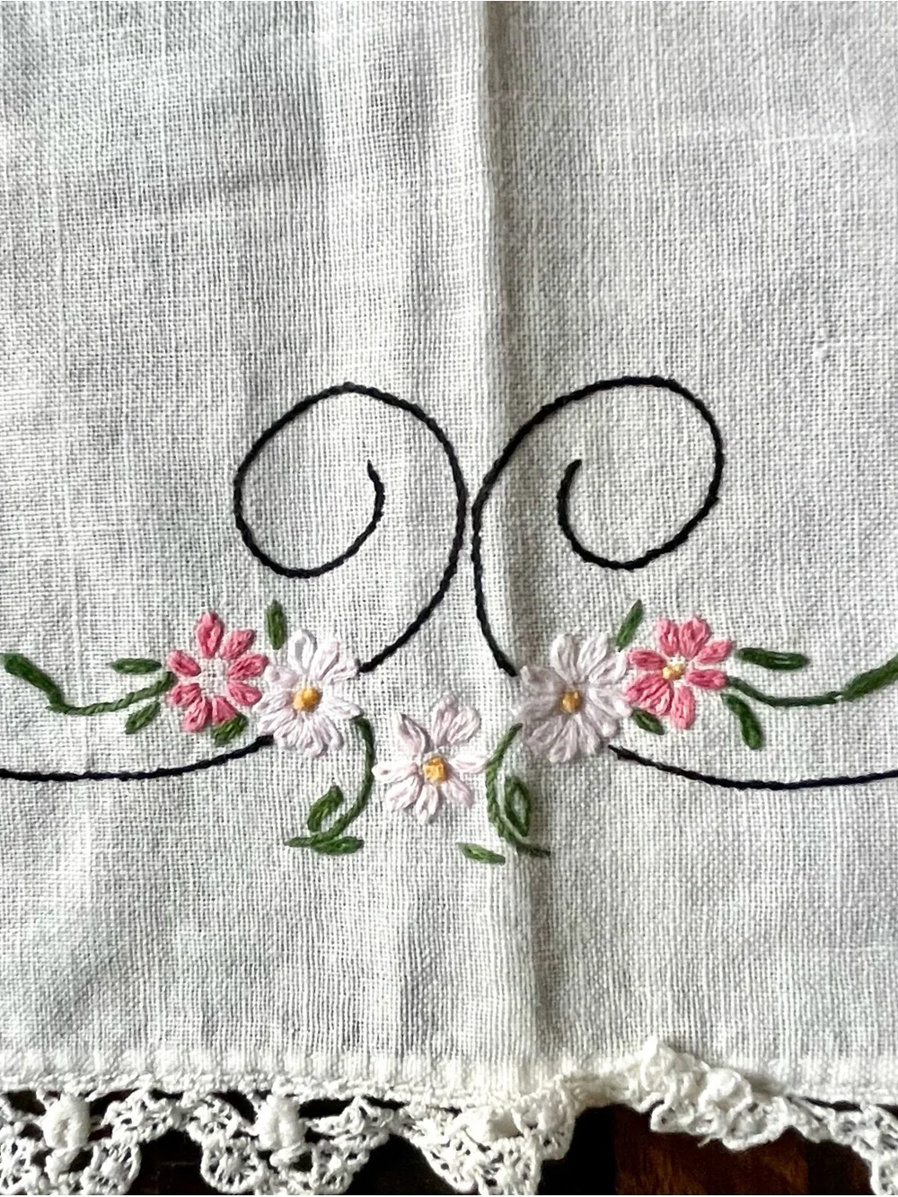 Vintage Hand Embroidered Table Runner Dresser Scarf Set Pink Floral Crochet Lace